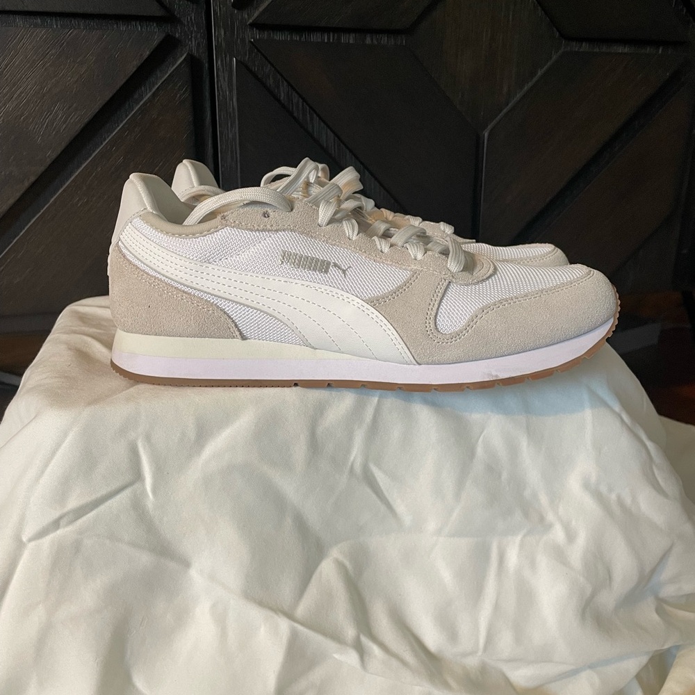 Women’s Puma sz 8.5 Soft Foam sneakers